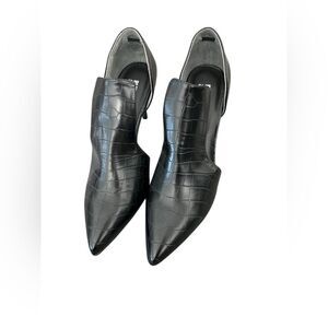 Bleecker & Bond Poppy Black Croc finish Heels Cutouts Long Tongue Size 9